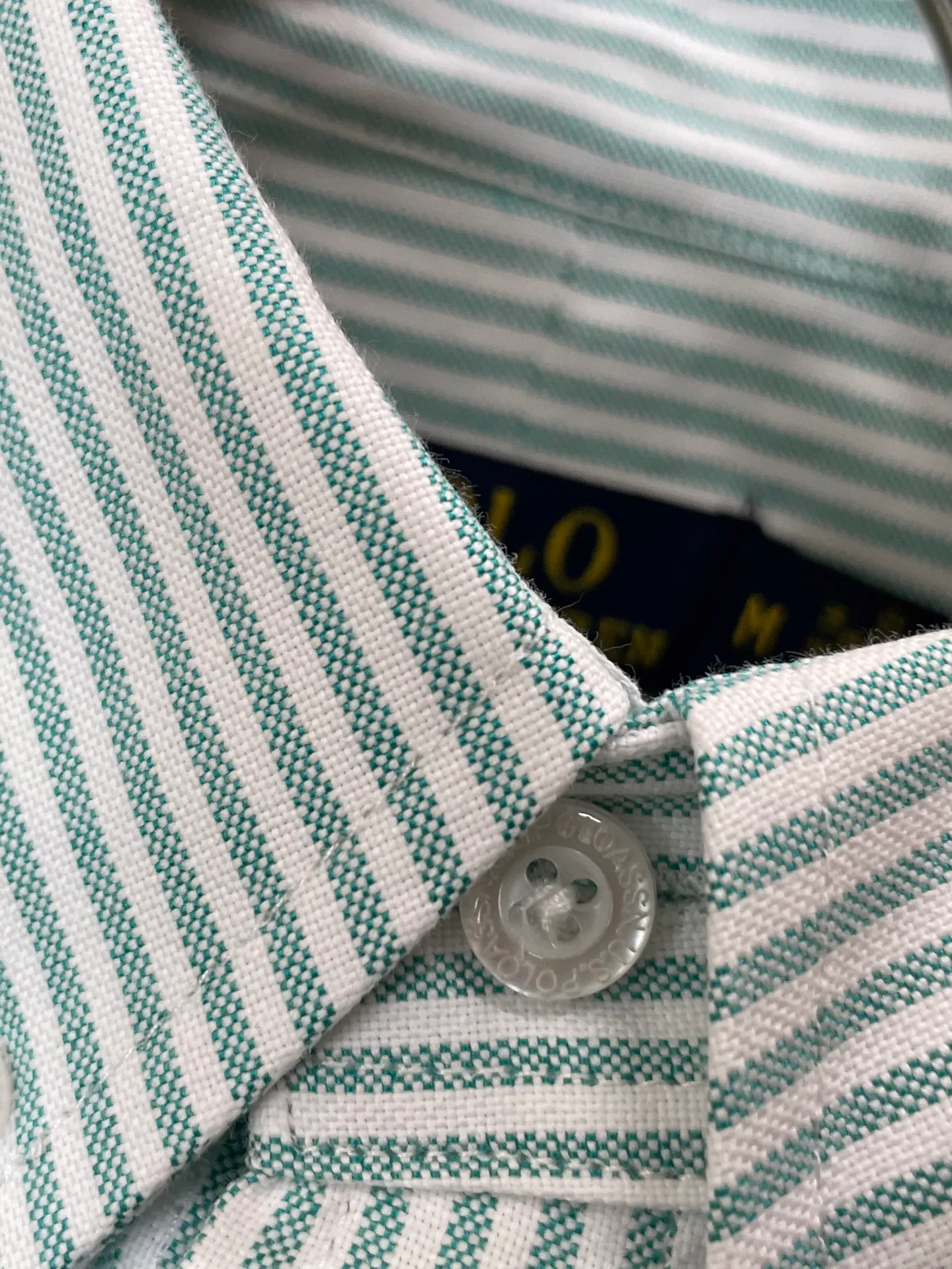 P220 🌸🌸🌸 POLO Ralph Lauren [High Quality] Classic shirt! The classic casual shirt made of pure cotton Oxford cloth has a unique design. It has a simple, clean and classic silhouette design. It is a versatile style that can be switched at will. The fabric feels soft and delicate, highly breathable, and is close to the skin and comfortable to wear. It can be worn alone as an inner layer. Its versatile performance is beyond your imagination! The upper body of the ready-to-wear is simple and classic yet elegant! Size:M-XXL